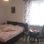 Osrodek Wypoczynkowy Nad Stawem - Przy Promenadzie, Wybierany Przez Gosci Ceniacych Cisze I Komfortowy Wypoczynek W Bezposrednim Sasiedztwie Parku Zdrojowego Z Teznia Solankowa Frühstückspension Bad Kudowa