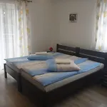 Osrodek Wypoczynkowy Nad Stawem - Przy Promenadzie, Wybierany Przez Gosci Ceniacych Cisze I Komfortowy Wypoczynek W Bezposrednim Sasiedztwie Parku Zdrojowego Z Teznia Solankowa