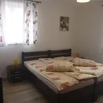 Nocleg ze śniadaniem OŚRODEK WYPOCZYNKOWY NAD STAWEM - przy promenadzie, wybierany przez Gości ceniących ciszę i komfortowy wypoczynek w bezpośrednim sąsiedztwie parku zdrojowego z tężnią solankową 3*
