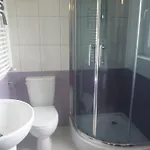 Osrodek Wypoczynkowy Nad Stawem - Przy Promenadzie, Wybierany Przez Gosci Ceniacych Cisze I Komfortowy Wypoczynek W Bezposrednim Sasiedztwie Parku Zdrojowego Z Teznia Solankowa 3*