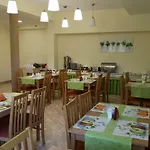Frühstückspension Osrodek Wypoczynkowy Nad Stawem - Przy Promenadzie, Wybierany Przez Gosci Ceniacych Cisze I Komfortowy Wypoczynek W Bezposrednim Sasiedztwie Parku Zdrojowego Z Teznia Solankowa Bad Kudowa