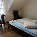 Osrodek Wypoczynkowy Nad Stawem - Przy Promenadzie, Wybierany Przez Gosci Ceniacych Cisze I Komfortowy Wypoczynek W Bezposrednim Sasiedztwie Parku Zdrojowego Z Teznia Solankowa
