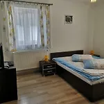 Osrodek Wypoczynkowy Nad Stawem - Przy Promenadzie, Wybierany Przez Gosci Ceniacych Cisze I Komfortowy Wypoczynek W Bezposrednim Sasiedztwie Parku Zdrojowego Z Teznia Solankowa Frühstückspension 3*