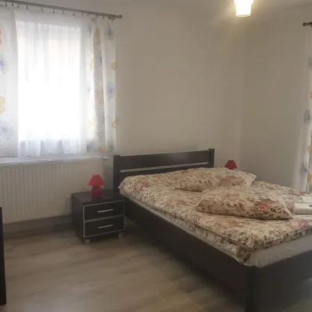 Osrodek Wypoczynkowy Nad Stawem - By The - Erholungsheim Am - Prazdninovy Dum U Jezera Frühstückspension Bad Kudowa