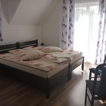Osrodek Wypoczynkowy Nad Stawem - By The - Erholungsheim Am - Prazdninovy Dum U Jezera Frühstückspension Bad Kudowa