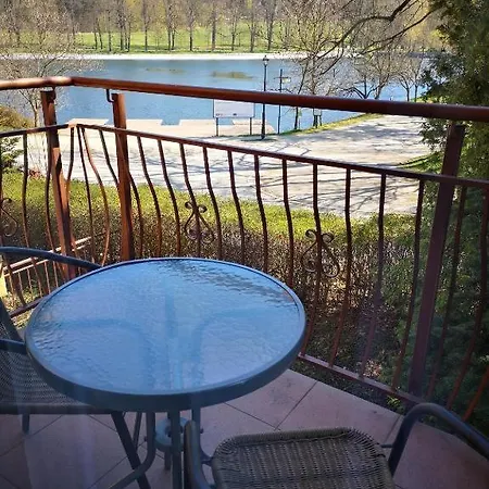 Osrodek Wypoczynkowy Nad Stawem - Kameralny Wybierany Przez Gosci Ceniacych Cisze, Smaczne Sniadania I Komfortowy Wypoczynek W Bezposrednim Sasiedztwie Parku Zdrojowego Bed & Breakfast Kudowa-Zdrój