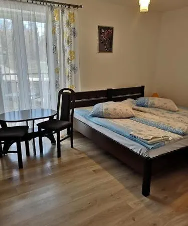 Osrodek Wypoczynkowy Nad Stawem Vis A Vis Parku Zdrojowego Z Teznia Solankowa - By The - Erholungsheim Am - Prazdninovy Dum U Jezera Bed & Breakfast Kudowa-Zdrój