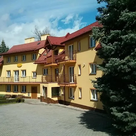 Bed & Breakfast Osrodek Wypoczynkowy Nad Stawem - Przy Promenadzie, Wybierany Przez Gosci Ceniacych Cisze I Komfortowy Wypoczynek W Bezposrednim Sasiedztwie Parku Zdrojowego Z Teznia Solankowa 3*