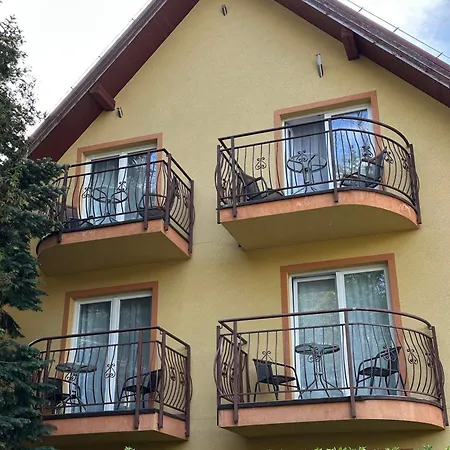 Osrodek Wypoczynkowy Nad Stawem - Przy Promenadzie, Wybierany Przez Gosci Ceniacych Cisze I Komfortowy Wypoczynek W Bezposrednim Sasiedztwie Parku Zdrojowego Z Teznia Solankowa Bed & Breakfast