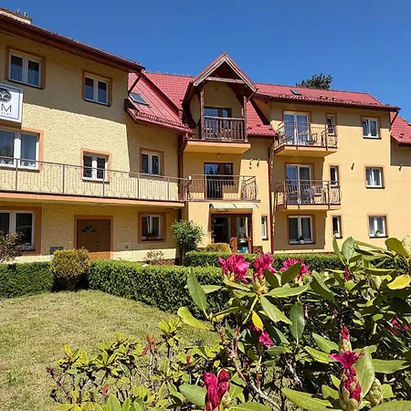 Osrodek Wypoczynkowy Nad Stawem - Przy Promenadzie, Wybierany Przez Gosci Ceniacych Cisze I Komfortowy Wypoczynek W Bezposrednim Sasiedztwie Parku Zdrojowego Z Teznia Solankowa Couette-café 3*