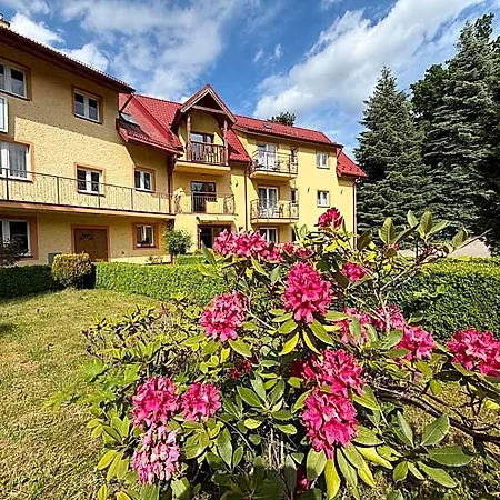 Oda ve Kahvaltı Osrodek Wypoczynkowy Nad Stawem - Przy Promenadzie, Wybierany Przez Gosci Ceniacych Cisze I Komfortowy Wypoczynek W Bezposrednim Sasiedztwie Parku Zdrojowego Z Teznia Solankowa