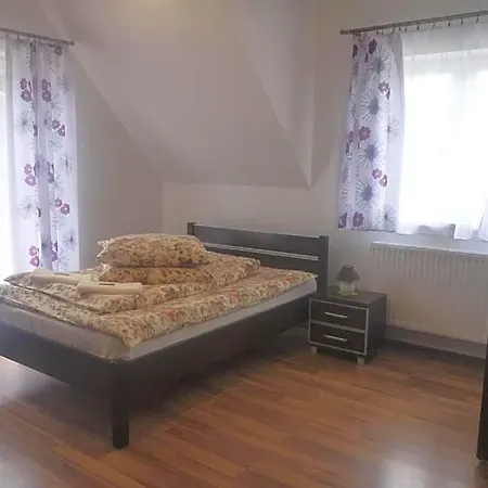 Osrodek Wypoczynkowy Nad Stawem - Przy Promenadzie, Wybierany Przez Gosci Ceniacych Cisze I Komfortowy Wypoczynek W Bezposrednim Sasiedztwie Parku Zdrojowego Z Teznia Solankowa 3*