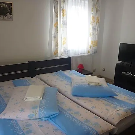 Osrodek Wypoczynkowy Nad Stawem - Przy Promenadzie, Wybierany Przez Gosci Ceniacych Cisze I Komfortowy Wypoczynek W Bezposrednim Sasiedztwie Parku Zdrojowego Z Teznia Solankowa 3* Kudowa-Zdroj