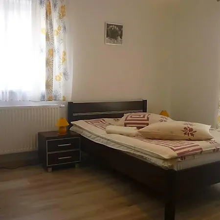 Osrodek Wypoczynkowy Nad Stawem - Przy Promenadzie, Wybierany Przez Gosci Ceniacych Cisze I Komfortowy Wypoczynek W Bezposrednim Sasiedztwie Parku Zdrojowego Z Teznia Solankowa 3*