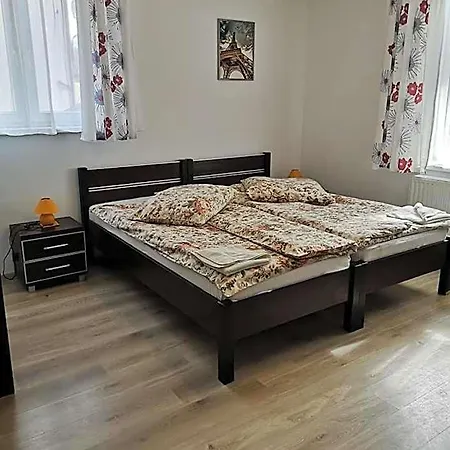 Oda ve Kahvaltı Osrodek Wypoczynkowy Nad Stawem - Przy Promenadzie, Wybierany Przez Gosci Ceniacych Cisze I Komfortowy Wypoczynek W Bezposrednim Sasiedztwie Parku Zdrojowego Z Teznia Solankowa 3*