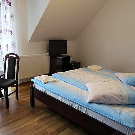 Oda ve Kahvaltı Osrodek Wypoczynkowy Nad Stawem - Przy Promenadzie, Wybierany Przez Gosci Ceniacych Cisze I Komfortowy Wypoczynek W Bezposrednim Sasiedztwie Parku Zdrojowego Z Teznia Solankowa Kudowa-Zdroj
