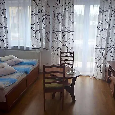 Osrodek Wypoczynkowy Nad Stawem - Przy Promenadzie, Wybierany Przez Gosci Ceniacych Cisze I Komfortowy Wypoczynek W Bezposrednim Sasiedztwie Parku Zdrojowego Z Teznia Solankowa Oda ve Kahvaltı Kudowa-Zdroj