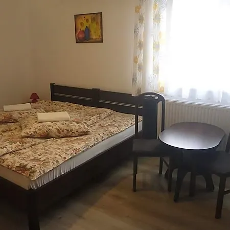 Oda ve Kahvaltı Osrodek Wypoczynkowy Nad Stawem - Przy Promenadzie, Wybierany Przez Gosci Ceniacych Cisze I Komfortowy Wypoczynek W Bezposrednim Sasiedztwie Parku Zdrojowego Z Teznia Solankowa