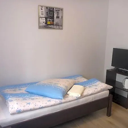 Osrodek Wypoczynkowy Nad Stawem - Przy Promenadzie, Wybierany Przez Gosci Ceniacych Cisze I Komfortowy Wypoczynek W Bezposrednim Sasiedztwie Parku Zdrojowego Z Teznia Solankowa Oda ve Kahvaltı