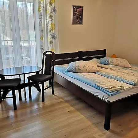 Osrodek Wypoczynkowy Nad Stawem - Przy Promenadzie, Wybierany Przez Gosci Ceniacych Cisze I Komfortowy Wypoczynek W Bezposrednim Sasiedztwie Parku Zdrojowego Z Teznia Solankowa 3*
