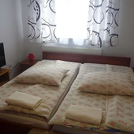 Oda ve Kahvaltı Osrodek Wypoczynkowy Nad Stawem - Przy Promenadzie, Wybierany Przez Gosci Ceniacych Cisze I Komfortowy Wypoczynek W Bezposrednim Sasiedztwie Parku Zdrojowego Z Teznia Solankowa