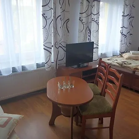 Osrodek Wypoczynkowy Nad Stawem - Przy Promenadzie, Wybierany Przez Gosci Ceniacych Cisze I Komfortowy Wypoczynek W Bezposrednim Sasiedztwie Parku Zdrojowego Z Teznia Solankowa 住宿加早餐酒店 库多瓦-兹德鲁伊