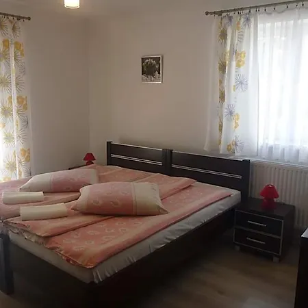 Oda ve Kahvaltı Osrodek Wypoczynkowy Nad Stawem - Przy Promenadzie, Wybierany Przez Gosci Ceniacych Cisze I Komfortowy Wypoczynek W Bezposrednim Sasiedztwie Parku Zdrojowego Z Teznia Solankowa 3*