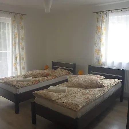 Osrodek Wypoczynkowy Nad Stawem - Przy Promenadzie, Wybierany Przez Gosci Ceniacych Cisze I Komfortowy Wypoczynek W Bezposrednim Sasiedztwie Parku Zdrojowego Z Teznia Solankowa 3*
