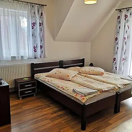 Oda ve Kahvaltı Osrodek Wypoczynkowy Nad Stawem - Przy Promenadzie, Wybierany Przez Gosci Ceniacych Cisze I Komfortowy Wypoczynek W Bezposrednim Sasiedztwie Parku Zdrojowego Z Teznia Solankowa Kudowa-Zdroj