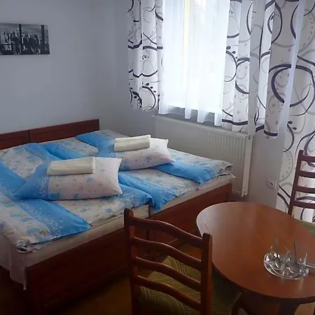 Osrodek Wypoczynkowy Nad Stawem - Przy Promenadzie, Wybierany Przez Gosci Ceniacych Cisze I Komfortowy Wypoczynek W Bezposrednim Sasiedztwie Parku Zdrojowego Z Teznia Solankowa 3* Kudowa-Zdroj