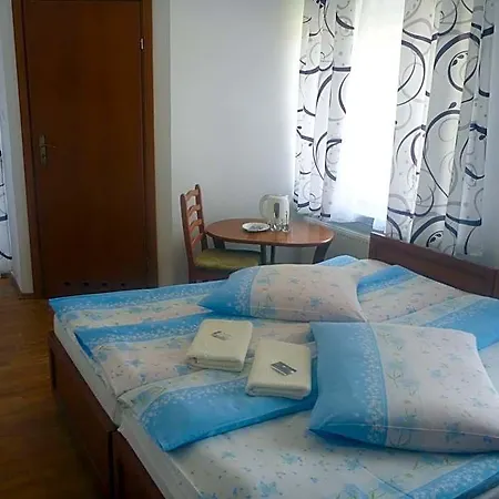 Osrodek Wypoczynkowy Nad Stawem - Przy Promenadzie, Wybierany Przez Gosci Ceniacych Cisze I Komfortowy Wypoczynek W Bezposrednim Sasiedztwie Parku Zdrojowego Z Teznia Solankowa 住宿加早餐酒店 3*