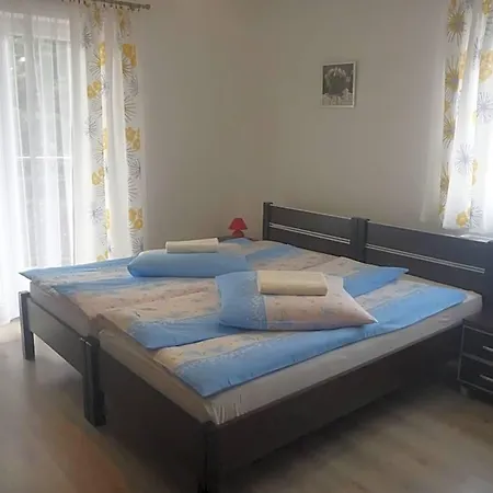 Oda ve Kahvaltı Osrodek Wypoczynkowy Nad Stawem - Przy Promenadzie, Wybierany Przez Gosci Ceniacych Cisze I Komfortowy Wypoczynek W Bezposrednim Sasiedztwie Parku Zdrojowego Z Teznia Solankowa