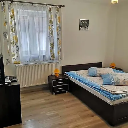 Osrodek Wypoczynkowy Nad Stawem - Przy Promenadzie, Wybierany Przez Gosci Ceniacych Cisze I Komfortowy Wypoczynek W Bezposrednim Sasiedztwie Parku Zdrojowego Z Teznia Solankowa 住宿加早餐酒店 库多瓦-兹德鲁伊