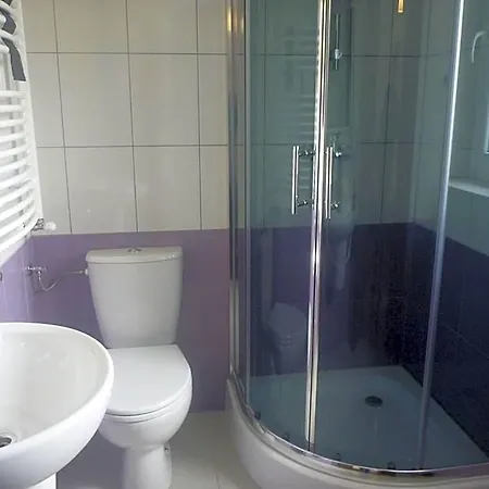 Osrodek Wypoczynkowy Nad Stawem - Przy Promenadzie, Wybierany Przez Gosci Ceniacych Cisze I Komfortowy Wypoczynek W Bezposrednim Sasiedztwie Parku Zdrojowego Z Teznia Solankowa - Bez Sniadan B&B 3*