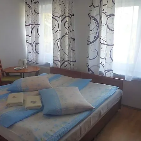 Osrodek Wypoczynkowy Nad Stawem - Przy Promenadzie, Wybierany Przez Gosci Ceniacych Cisze I Komfortowy Wypoczynek W Bezposrednim Sasiedztwie Parku Zdrojowego Z Teznia Solankowa - Bez Sniadan 쿠도바-즈루이
