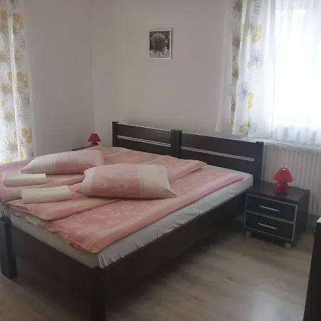 Osrodek Wypoczynkowy Nad Stawem - By The - Erholungsheim Am - Prazdninovy Dum U Jezera 3* Bad Kudowa