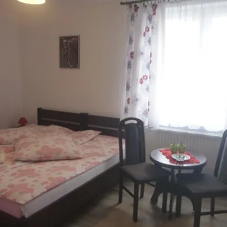 Osrodek Wypoczynkowy Nad Stawem - By The - Erholungsheim Am - Prazdninovy Dum U Jezera Frühstückspension Bad Kudowa