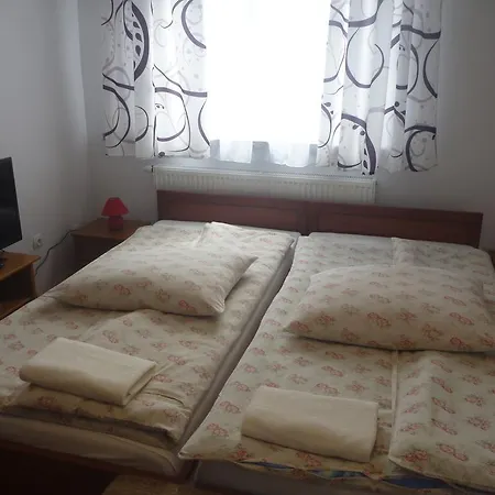 Osrodek Wypoczynkowy Nad Stawem - By The - Erholungsheim Am - Prazdninovy Dum U Jezera 3* Bad Kudowa