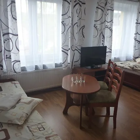 Osrodek Wypoczynkowy Nad Stawem Vis A Vis Parku Zdrojowego Z Teznia Solankowa - By The - Erholungsheim Am - Prazdninovy Dum U Jezera Bed & Breakfast Kudowa-Zdrój