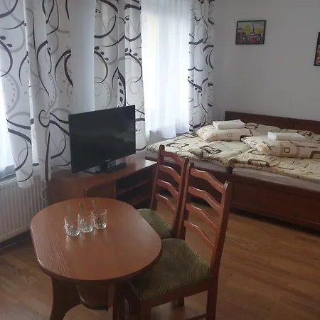 Osrodek Wypoczynkowy Nad Stawem - Przy Promenadzie, Wybierany Przez Gosci Ceniacych Cisze I Komfortowy Wypoczynek W Bezposrednim Sasiedztwie Parku Zdrojowego Z Teznia Solankowa - Bez Sniadan