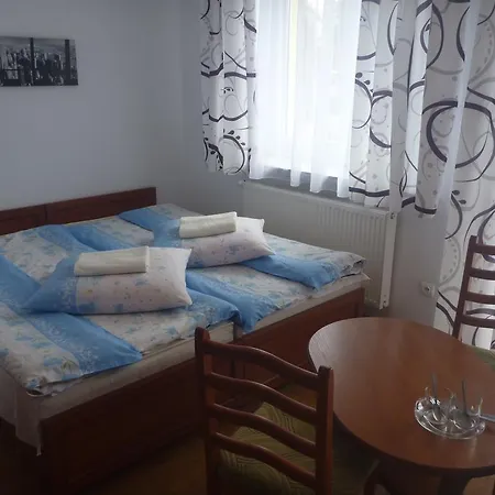 Osrodek Wypoczynkowy Nad Stawem - By The - Erholungsheim Am - Prazdninovy Dum U Jezera Frühstückspension Bad Kudowa