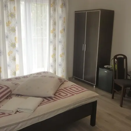 Osrodek Wypoczynkowy Nad Stawem - By The - Erholungsheim Am - Prazdninovy Dum U Jezera Frühstückspension Bad Kudowa