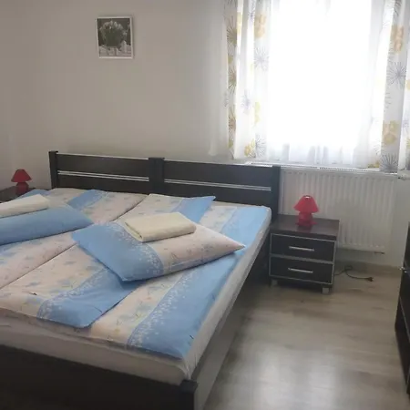 Bed & Breakfast Osrodek Wypoczynkowy Nad Stawem - Przy Promenadzie, Wybierany Przez Gosci Ceniacych Cisze I Komfortowy Wypoczynek W Bezposrednim Sasiedztwie Parku Zdrojowego Z Teznia Solankowa