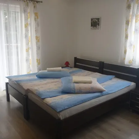 Osrodek Wypoczynkowy Nad Stawem - Przy Promenadzie, Wybierany Przez Gosci Ceniacych Cisze I Komfortowy Wypoczynek W Bezposrednim Sasiedztwie Parku Zdrojowego Z Teznia Solankowa