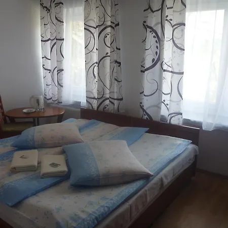 Frühstückspension Osrodek Wypoczynkowy Nad Stawem - Przy Promenadzie, Wybierany Przez Gosci Ceniacych Cisze I Komfortowy Wypoczynek W Bezposrednim Sasiedztwie Parku Zdrojowego Z Teznia Solankowa Bad Kudowa