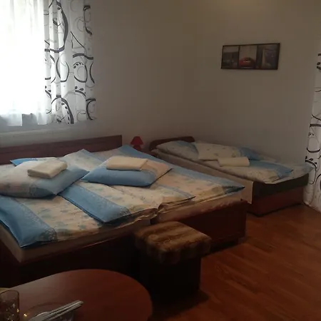 Bed & Breakfast Osrodek Wypoczynkowy Nad Stawem - Holiday Resort By The Lake - Erholungsheim Am See - Prazdninovy Dum U Jezera Kudowa Zdroj