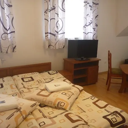 Osrodek Wypoczynkowy Nad Stawem Vis A Vis Parku Zdrojowego Z Teznia Solankowa - By The - Erholungsheim Am - Prazdninovy Dum U Jezera