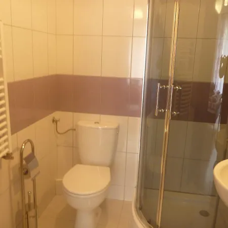 Osrodek Wypoczynkowy Nad Stawem - By The - Erholungsheim Am - Prazdninovy Dum U Jezera 3* Bad Kudowa