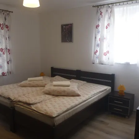 Osrodek Wypoczynkowy Nad Stawem - Przy Promenadzie, Wybierany Przez Gosci Ceniacych Cisze I Komfortowy Wypoczynek W Bezposrednim Sasiedztwie Parku Zdrojowego Z Teznia Solankowa Bed & Breakfast