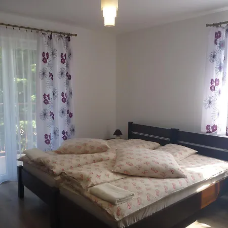 Bed & Breakfast Osrodek Wypoczynkowy Nad Stawem - Przy Promenadzie, Wybierany Przez Gosci Ceniacych Cisze I Komfortowy Wypoczynek W Bezposrednim Sasiedztwie Parku Zdrojowego Z Teznia Solankowa Kudowa-Zdrój